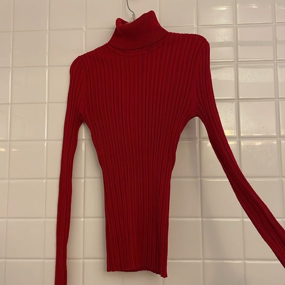 It’s Our Time Turtleneck red sweater, size L. Stretchy, soft and delicate - Picture 5 of 17